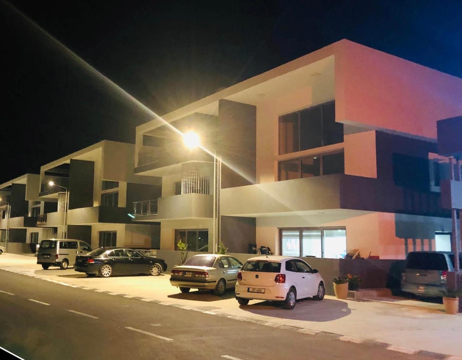 Luxury 3bedroom Loft Style Apartment *