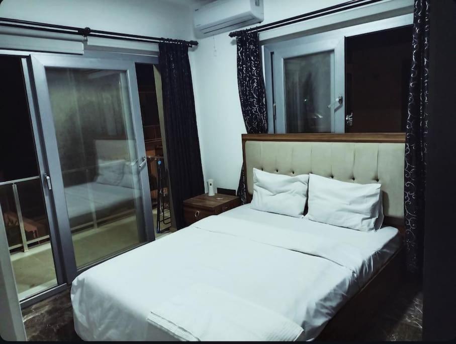 Luxury 3bedroom Loft Style Apartment *